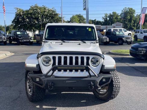 Used 2020 Jeep Gladiator Overland AWD/4WD image 2