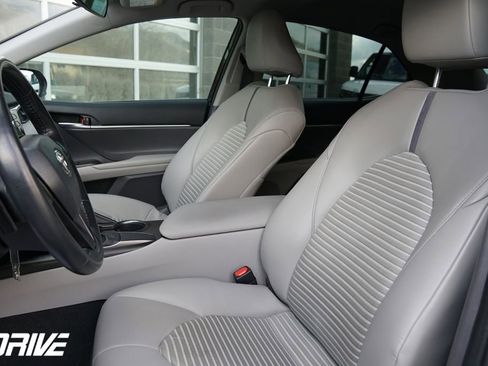 Used 2021 Toyota Camry SE image 18