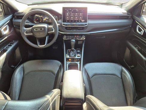 Used 2024 Jeep Compass Latitude w/ Convenience Group AWD/4WD image 18