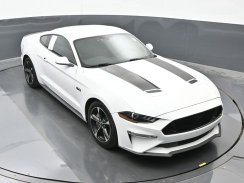 Used 2018 Ford Mustang GT image 27