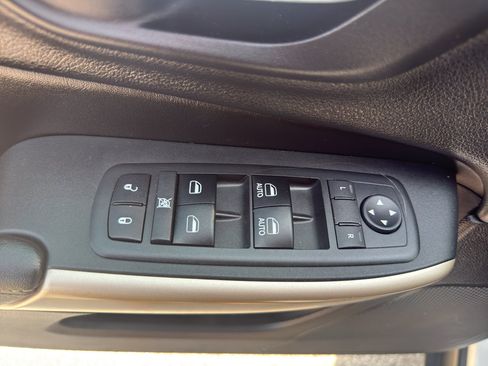 Used 2018 Jeep Cherokee Limited w/ Trailer Tow Group AWD/4WD image 12
