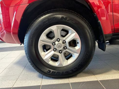 Used 2022 Toyota 4Runner SR5 AWD/4WD image 7