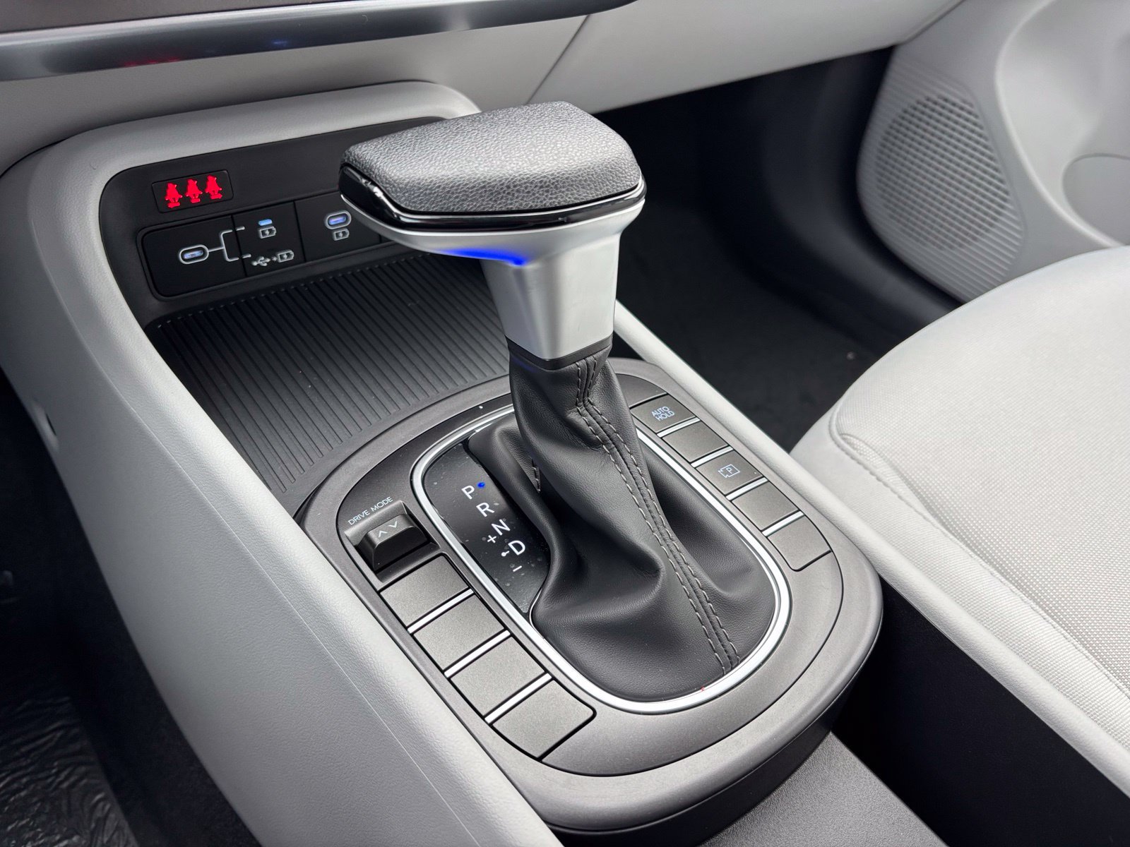 New 2027 Hyundai Kona SE FWD image 24