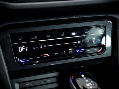 Certified 2022 Volkswagen Tiguan SE image 20