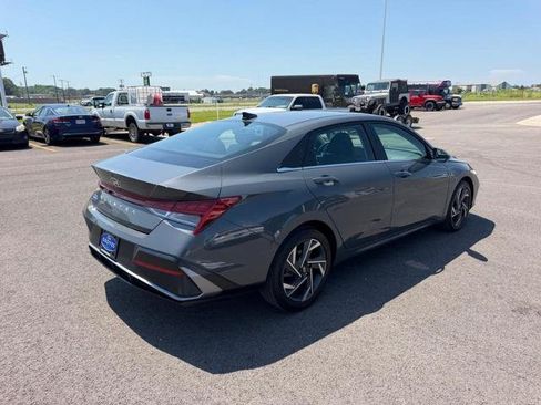Used 2024 Hyundai Elantra SEL w/ Convenience Package FWD image 5
