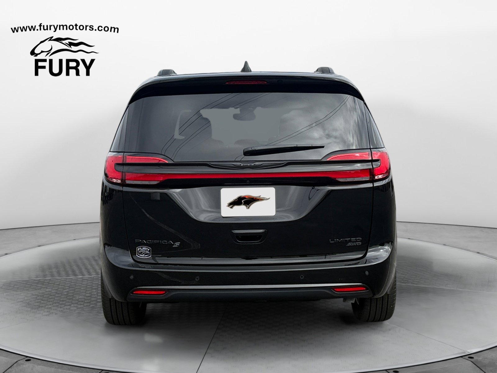 Used 2025 Chrysler Pacifica Limited AWD/4WD image 5