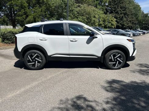 Used 2026 Nissan Kicks SV w/ Cold Weather Package FWD image 8
