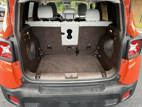 Used 2016 Jeep Renegade Latitude w/ Popular Equipment Group AWD/4WD image 13