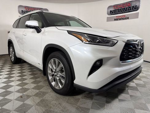 Used 2025 Toyota Highlander Limited image 1