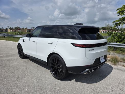 Used 2026 Land Rover Range Rover Sport SE AWD/4WD image 2