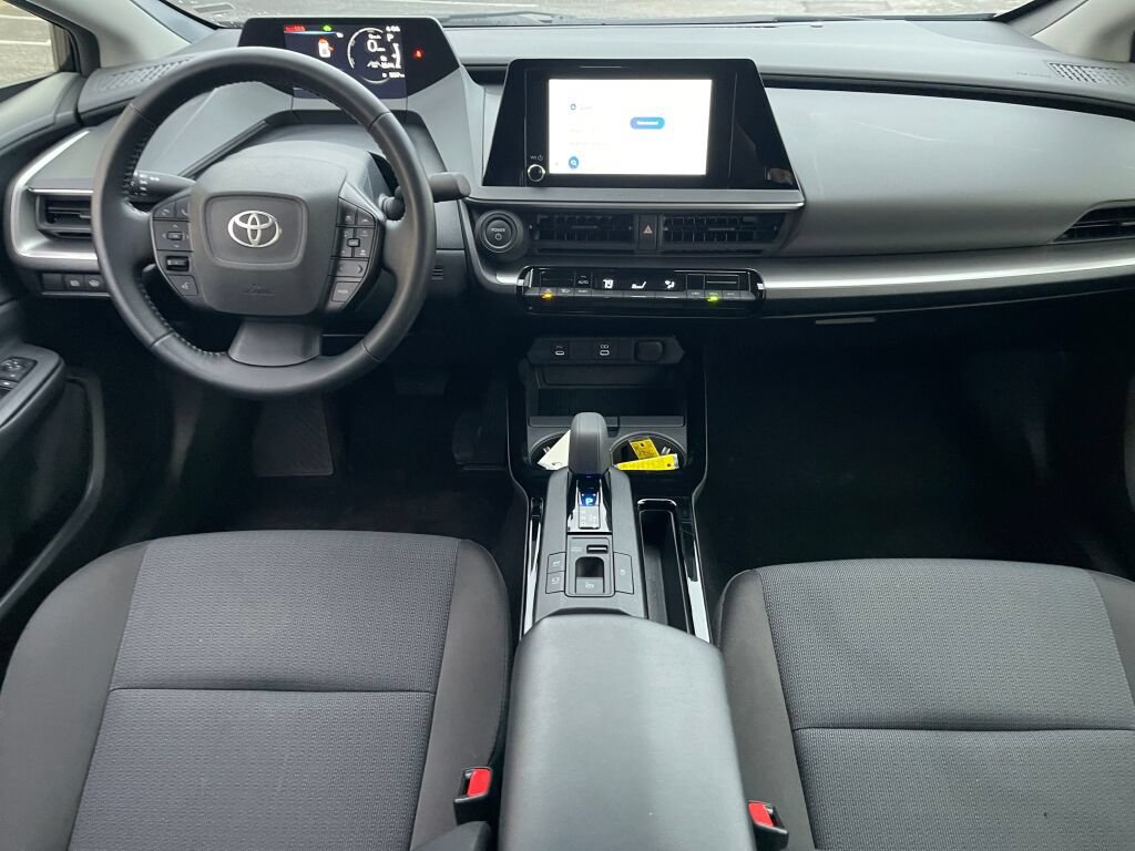 Used 2025 Toyota Prius LE FWD image 25
