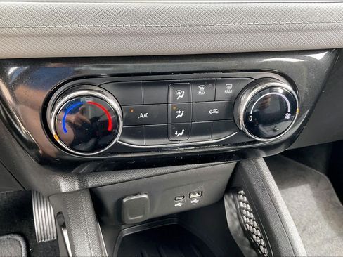 Used 2025 Chevrolet TrailBlazer LT FWD image 31