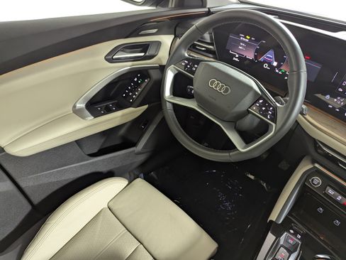 Certified 2025 Audi Q5 Prestige image 9