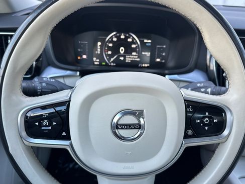 Used 2019 Volvo S60 T6 Momentum w/ Premium Package image 24