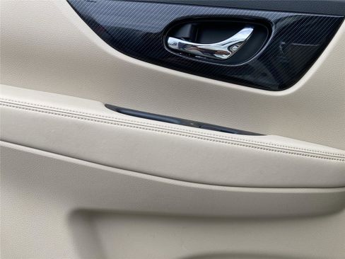 Used 2020 Nissan Rogue SL image 31