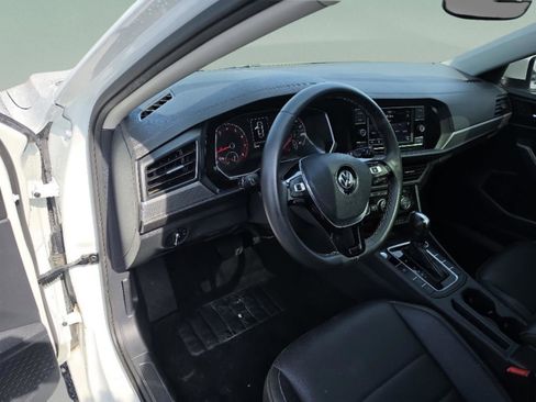 Used 2021 Volkswagen Jetta SE FWD image 14