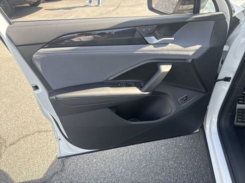 New 2026 Volkswagen Tiguan SE R-Line image 23