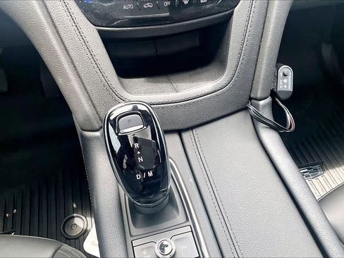 Used 2025 Cadillac XT6 Premium Luxury w/ Technology Package FWD image 16