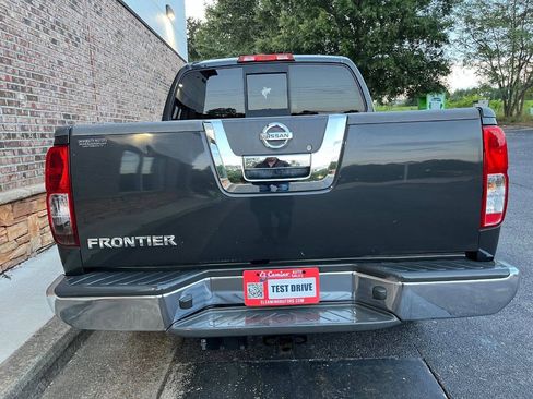Used 2014 Nissan Frontier SV RWD image 4