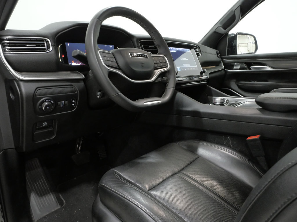 Used 2024 Jeep Wagoneer L Series III w/ Flexible Seating Group AWD/4WD image 10