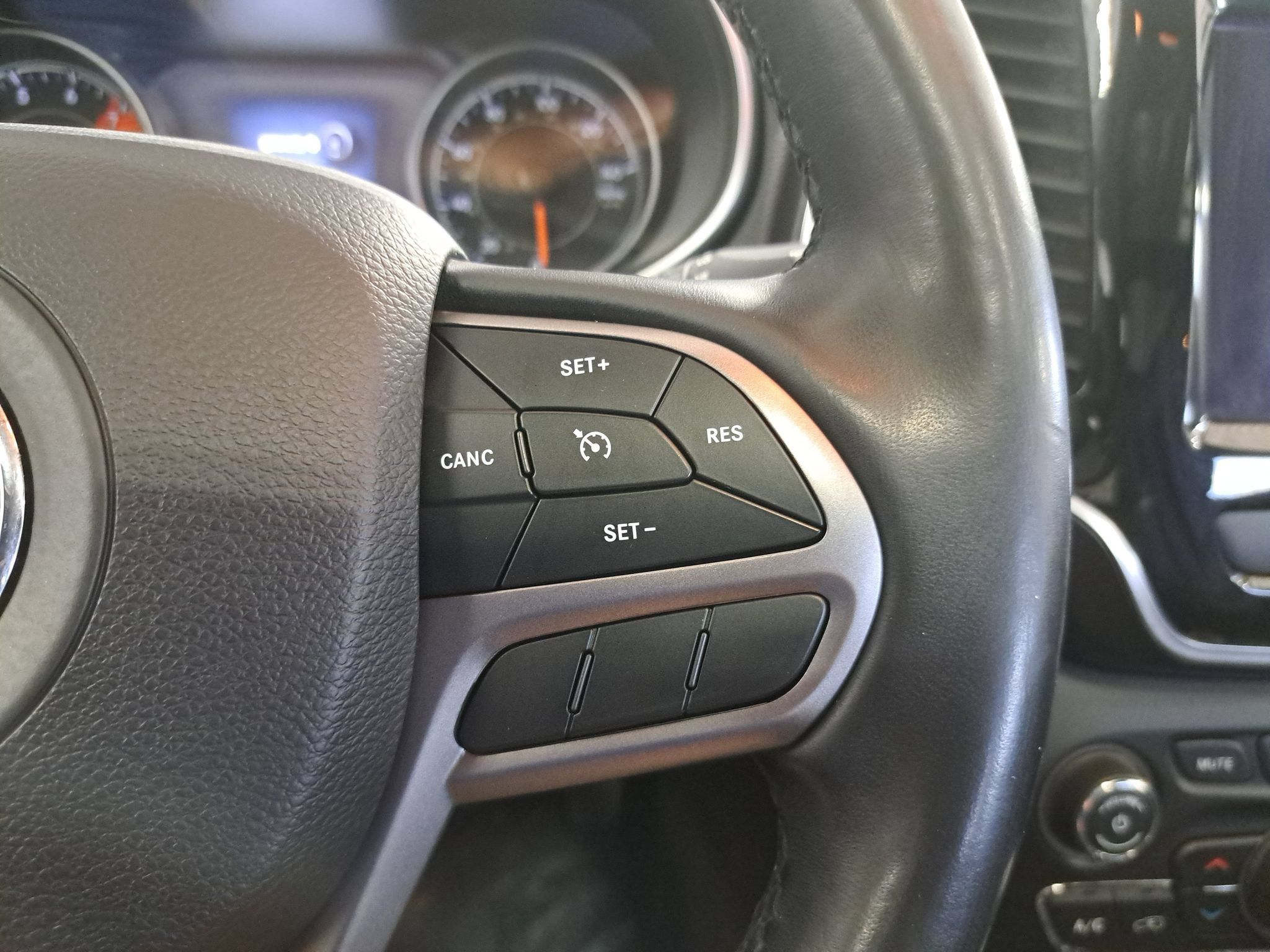 Used 2019 Jeep Cherokee Limited AWD/4WD image 19
