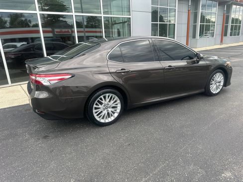 Used 2018 Toyota Camry XLE w/ Driver Assist Package FWD image 3