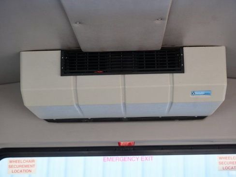 Used 2010 Ford E-350 and Econoline 350 Super Duty image 10