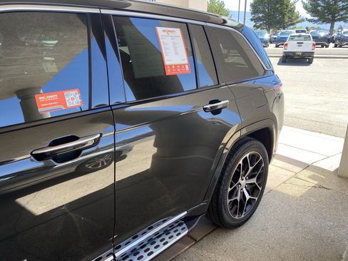 Used 2023 Jeep Grand Cherokee Summit AWD/4WD image 61