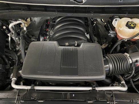 Used 2022 Chevrolet Suburban LT AWD/4WD image 4