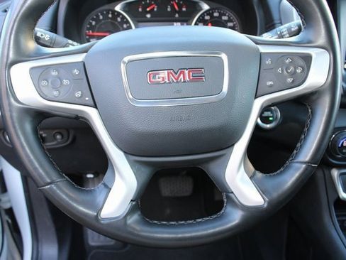 Used 2024 GMC Terrain SLT image 11