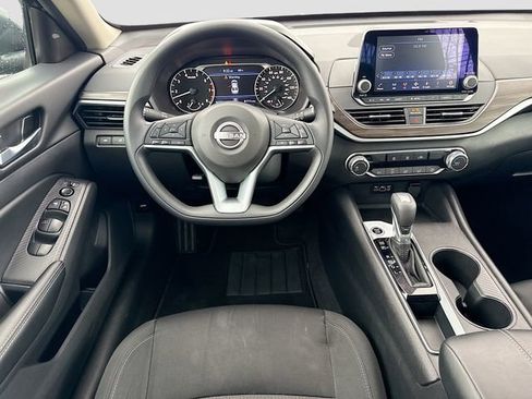 Used 2025 Nissan Altima 2.5 SV FWD image 20