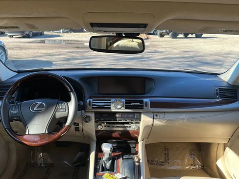 Used 2013 Lexus LS 460 image 28
