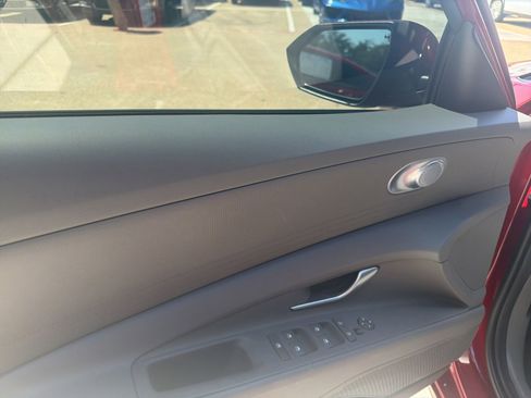 Used 2024 Hyundai Elantra SEL FWD image 14