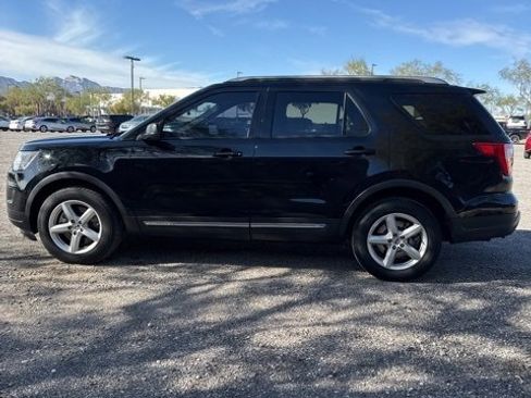Used 2018 Ford Explorer XLT image 7