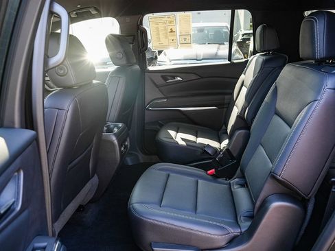 Used 2026 Chevrolet Traverse LT FWD image 16