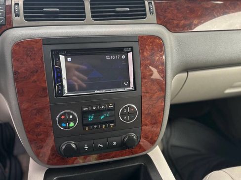 Used 2010 Chevrolet Suburban LT image 15