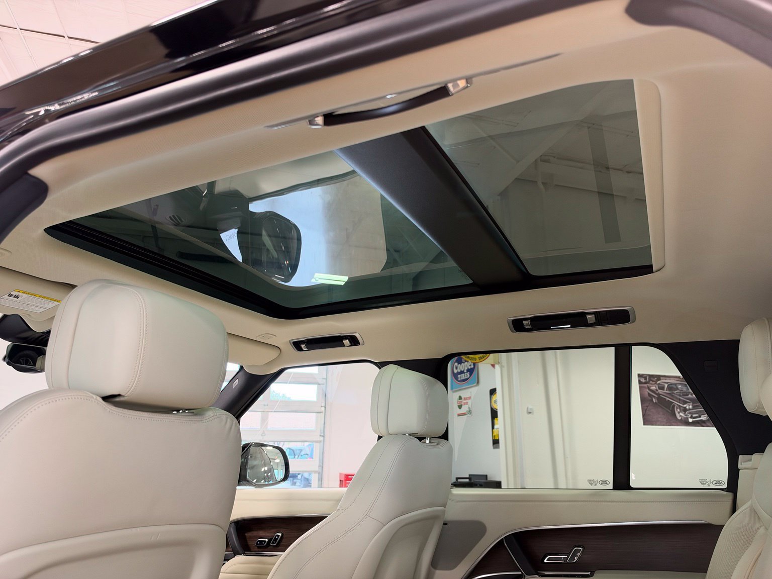 Used 2024 Land Rover Range Rover SE AWD/4WD image 31