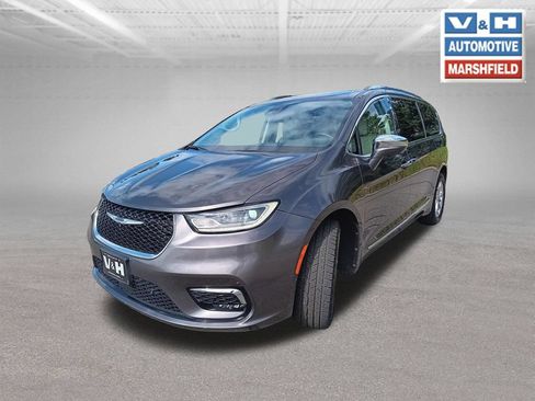 Used 2021 Chrysler Pacifica Limited w/ Premium & Safety Sphere Group AWD/4WD image 30