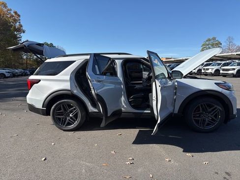 New 2026 Ford Explorer ST w/ Sun And Sound Package image 28