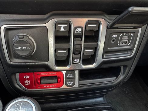 Used 2020 Jeep Gladiator Rubicon w/ Uconnect 4C Nav & Sound Group AWD/4WD image 19