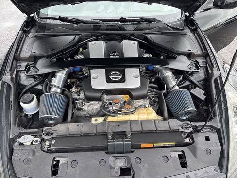 Used 2018 Nissan 370Z Touring RWD image 38