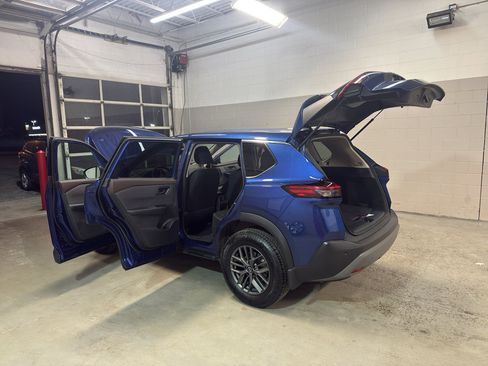 Used 2023 Nissan Rogue S image 10