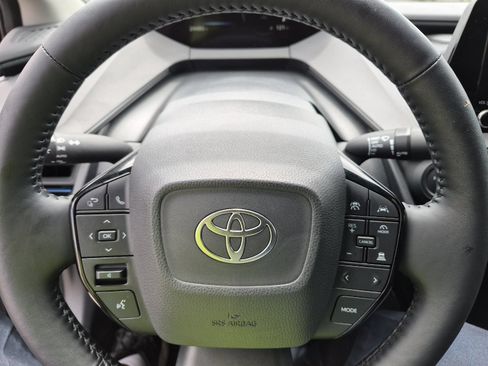 Used 2025 Toyota Prius FWD image 20