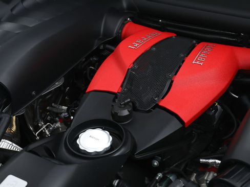 Used 2021 Ferrari F8 Tributo RWD image 32