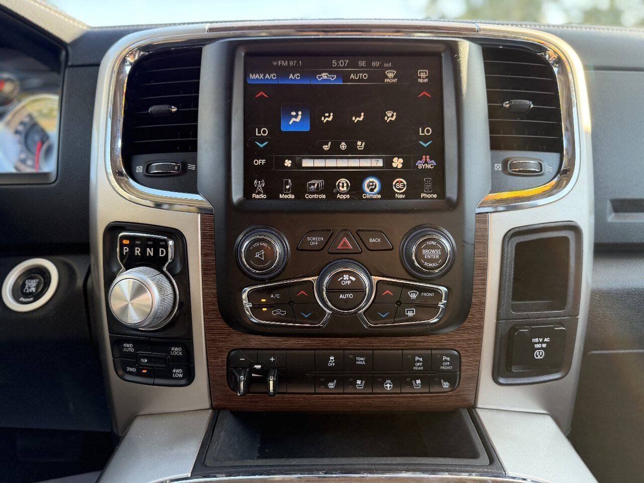 Used 2016 RAM 1500 Laramie w/ Convenience Group AWD/4WD image 7