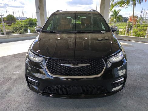 New 2026 Chrysler Pacifica Pinnacle w/ Trailer Tow Group image 3