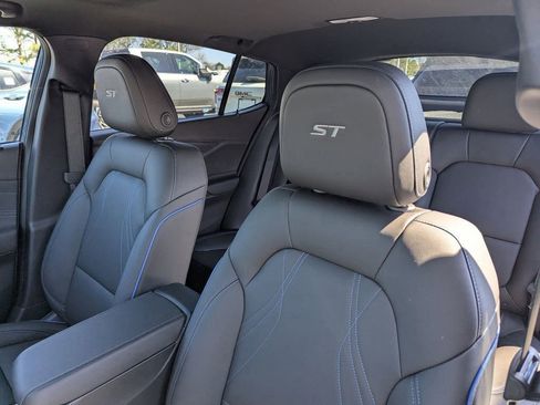 New 2026 Buick Envista Sport Touring image 11