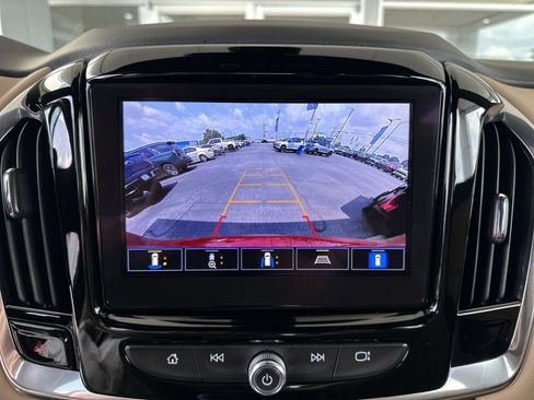 Certified 2023 Chevrolet Traverse Premier FWD image 15