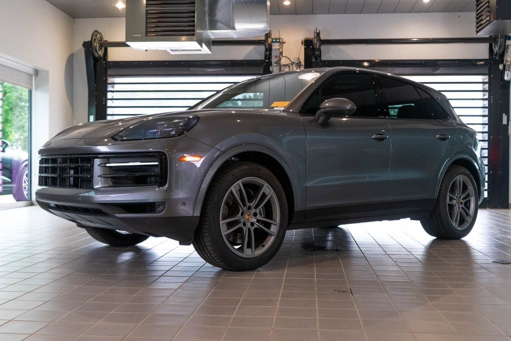 Certified 2025 Porsche Cayenne AWD/4WD image 1