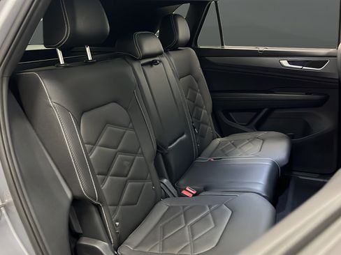 Used 2024 Volkswagen Atlas Cross Sport SE w/ Panoramic Sunroof Package AWD/4WD image 25
